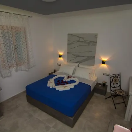 Nalu * Fira (Santorini)