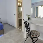 Nalu Hotel Fira (Santorini)