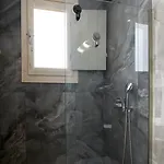 Nalu فندق ثيرا