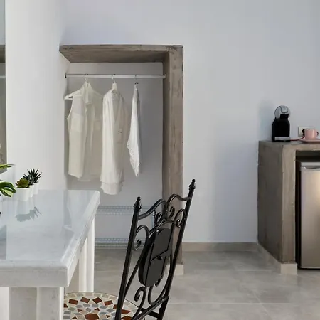 Nalu Hotel Fira (Santorini)