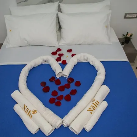 Nalu * Fira (Santorini)
