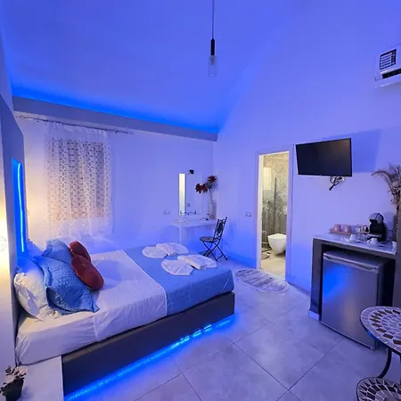 Nalu Hotel Fira (Santorini)