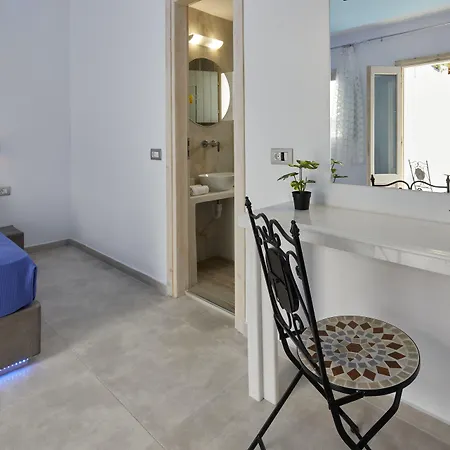 Nalu Hotel Fira (Santorini)