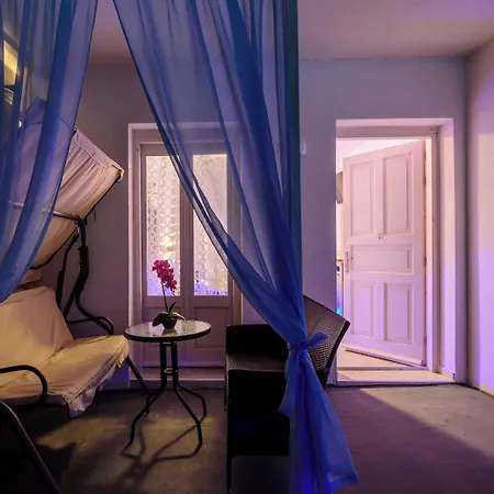 Nalu Hotel Fira (Santorini)