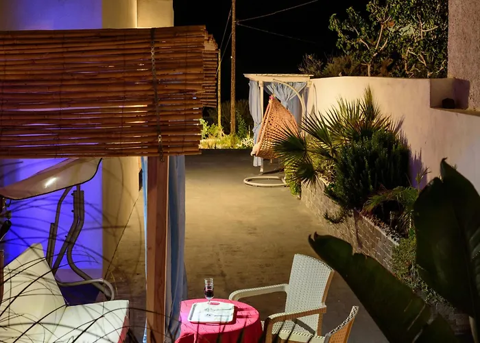 Nalu Hotel Fira (Santorini)