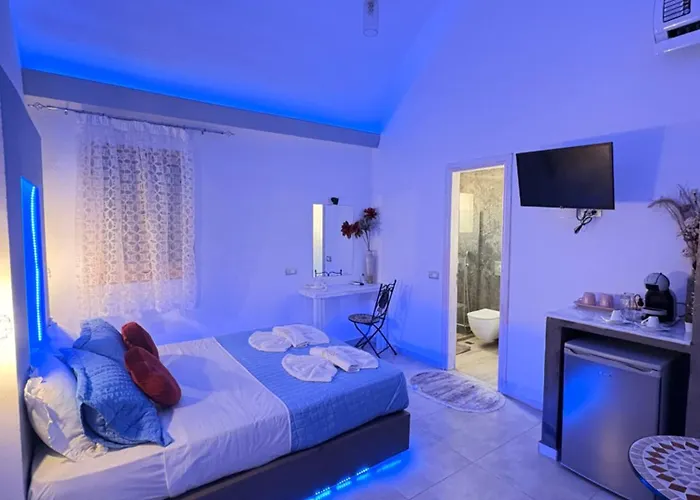 Nalu Hotel Fira (Santorini)