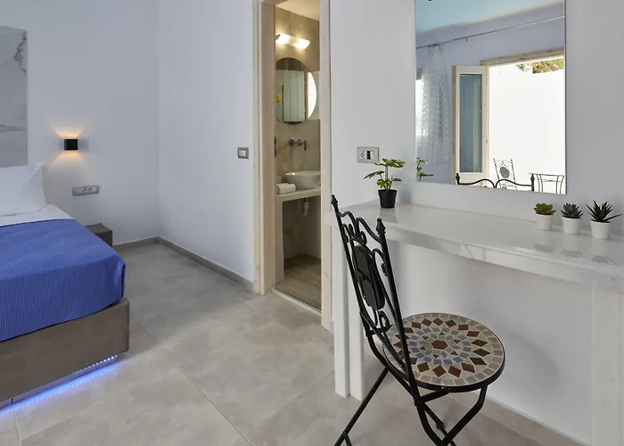 Nalu Hotel Fira (Santorini)