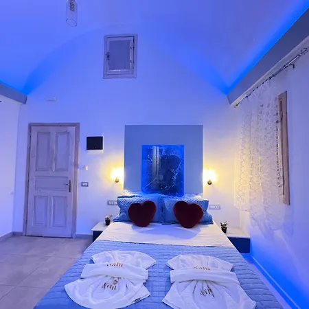 Otel Nalu Fira (Santorini)