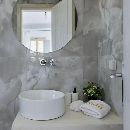 Nalu Otel Fira (Santorini)