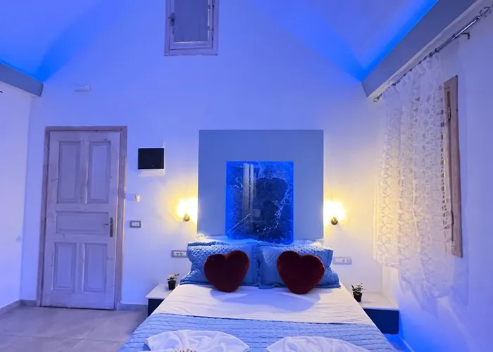 Hotel Nalu Fira (Santorini)