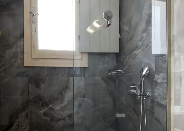 Nalu Hotel Fira (Santorini)