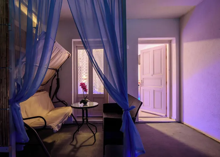 Nalu Hotel Fira (Santorini)